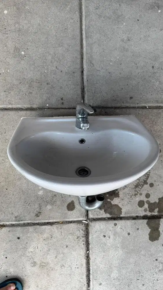 Jual Wastafel Toto Oval Keramik Minimalis Kondisi Bagus