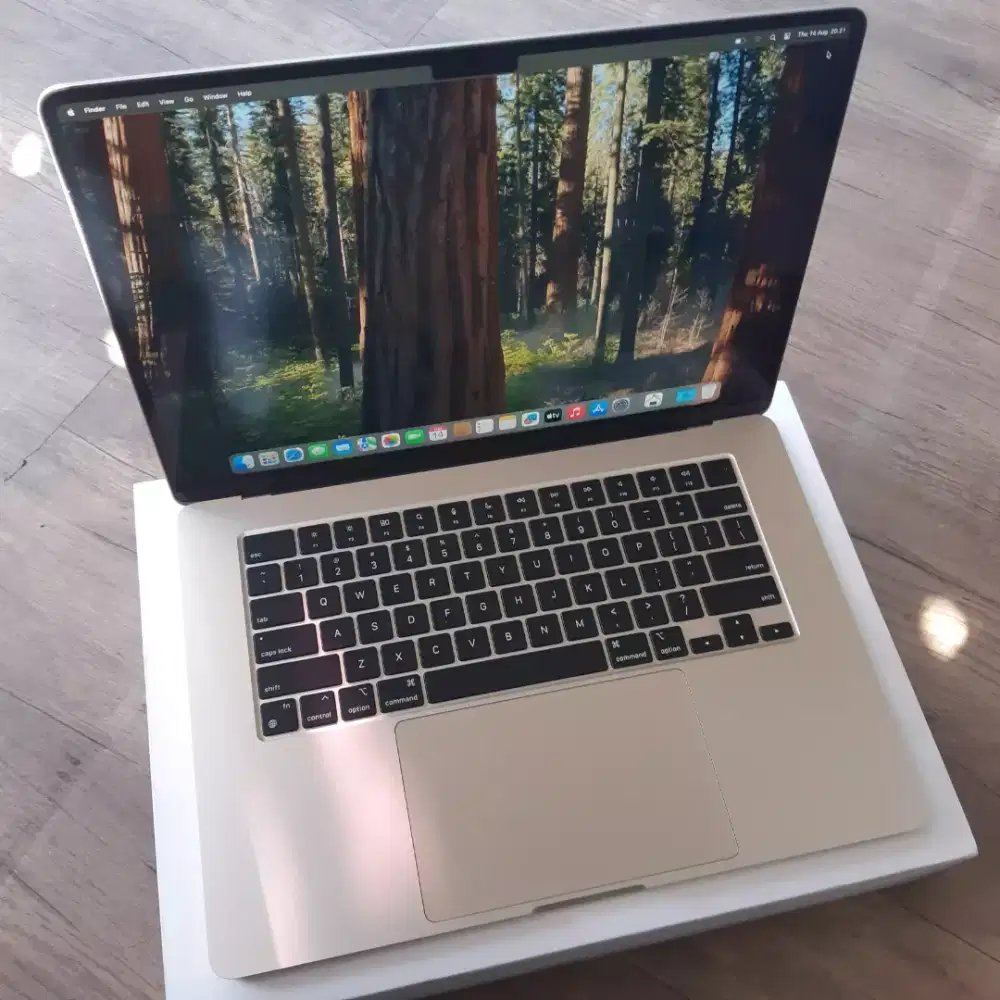 Macbook air m3 2024 15 inch ram 16gb ssd 256gb like new ibox