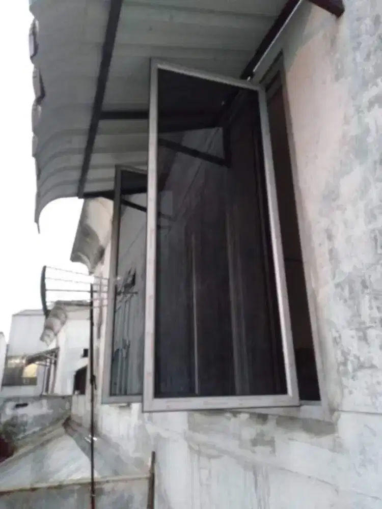 Jendela alumunium kaca