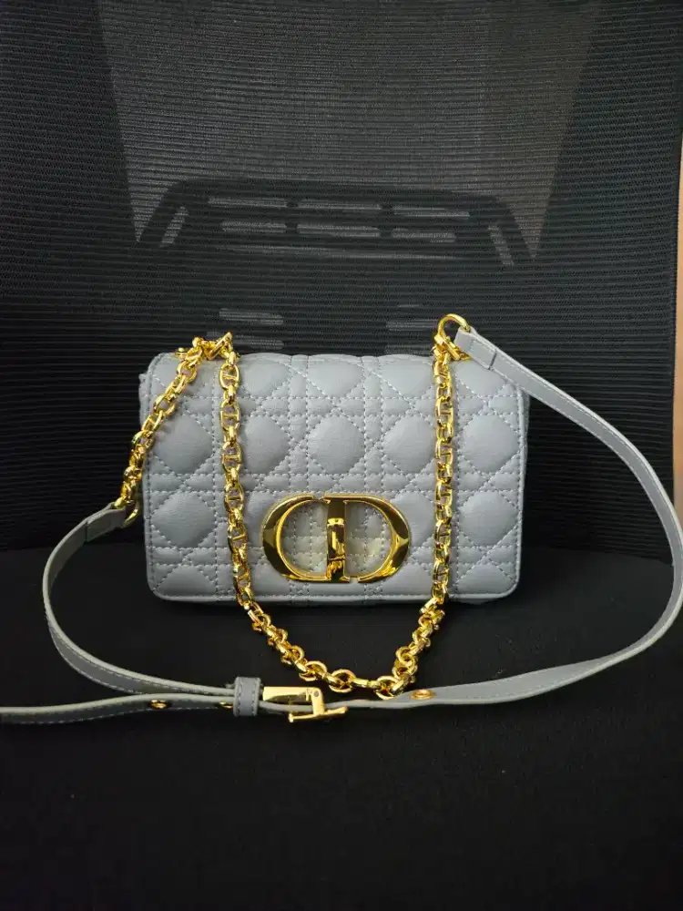 Tas Dior warna abu