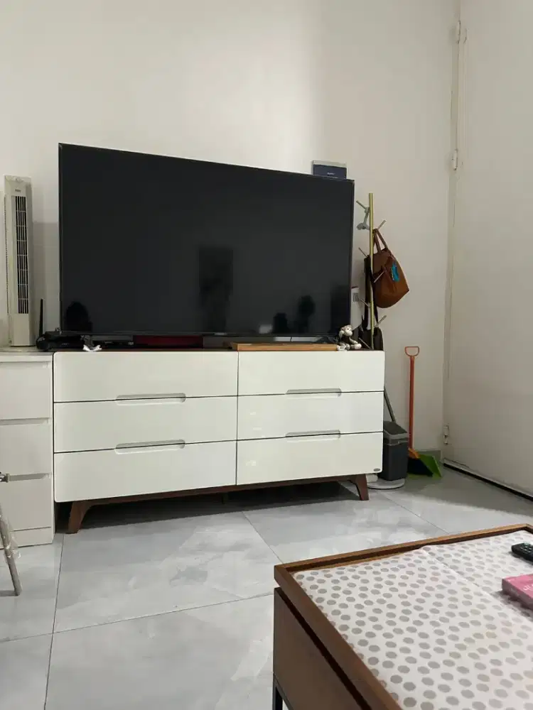 Lemari mininalis laci 6 pintu