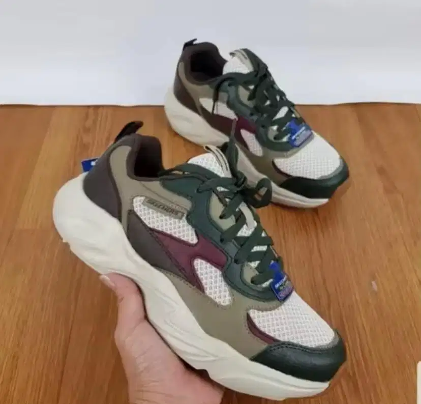 Sepatu Skechers Kondisi Mulus