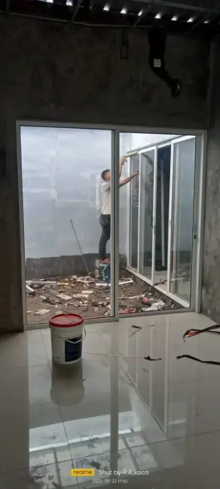 Pintu sekat partisi kaca