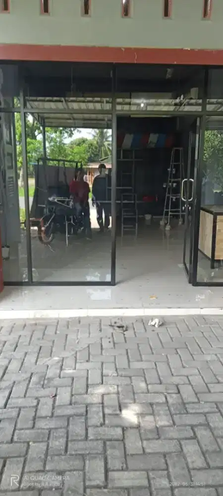 Pintu sekat partisi kaca