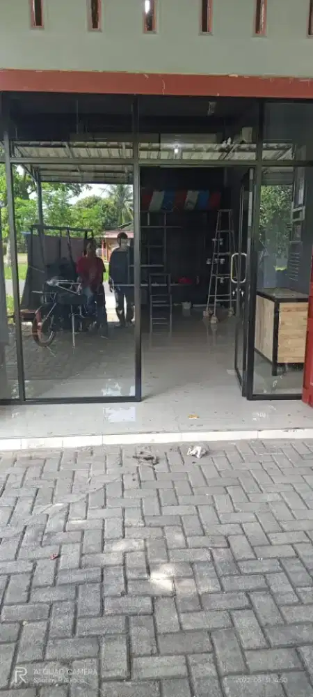 Pintu sekat partisi kaca