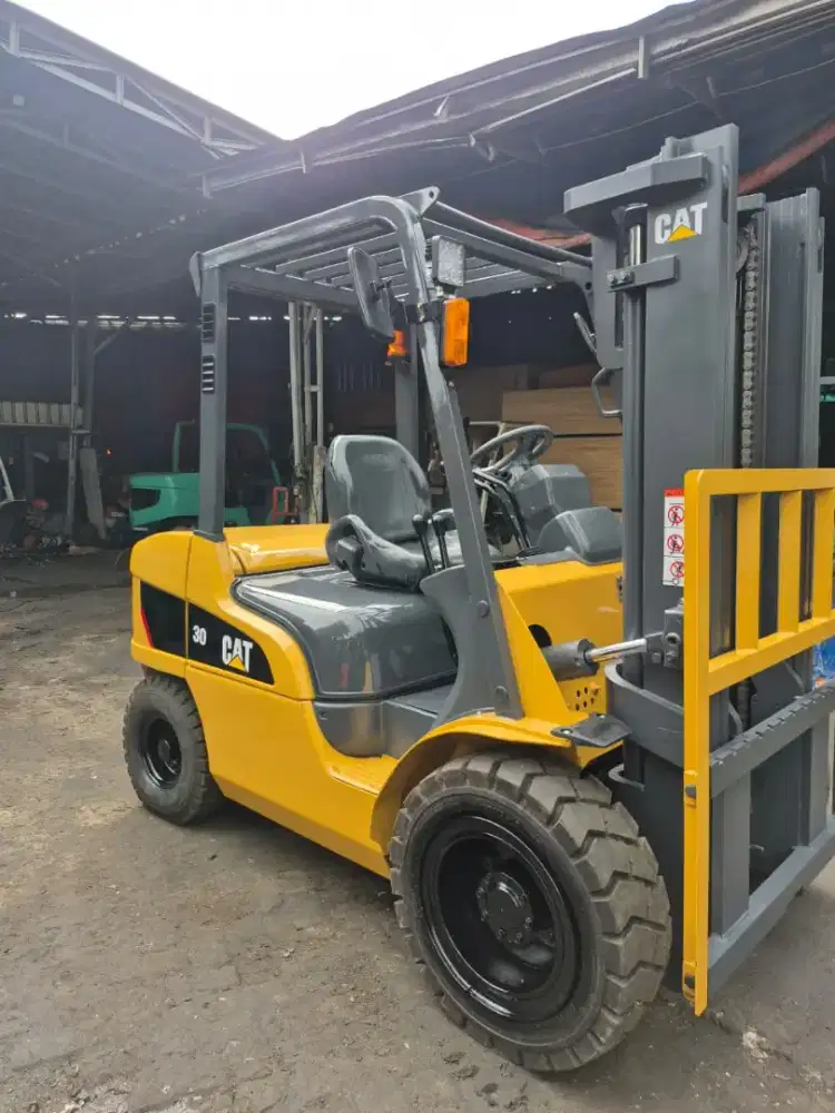 Forklift 2,5 ton Caterpillar tahun 2019