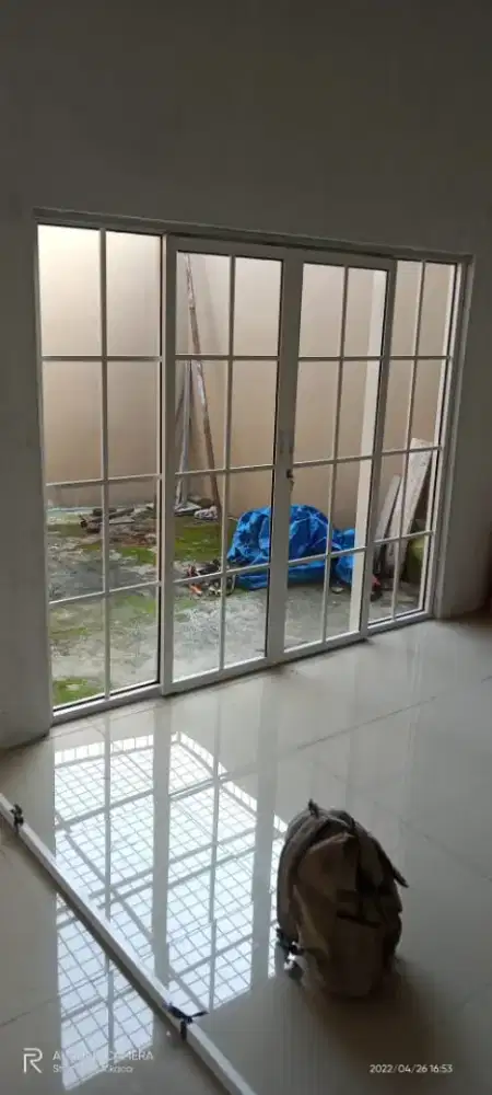 Pintu sekat partisi kaca