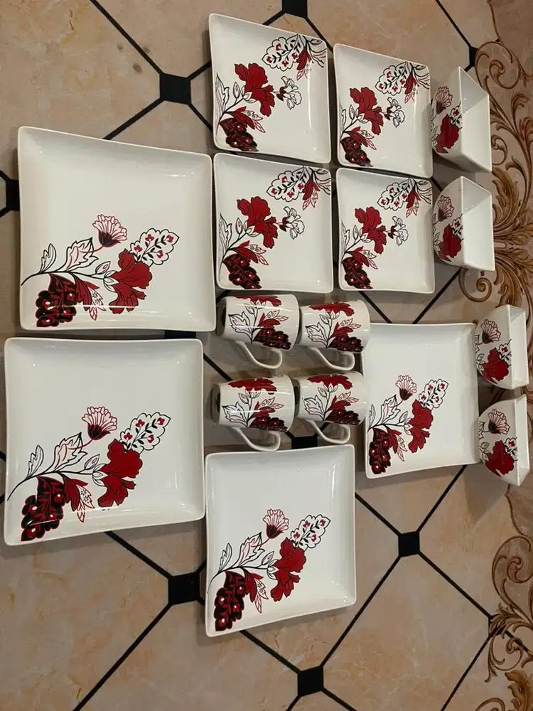 Piring Kramik Set Mewah