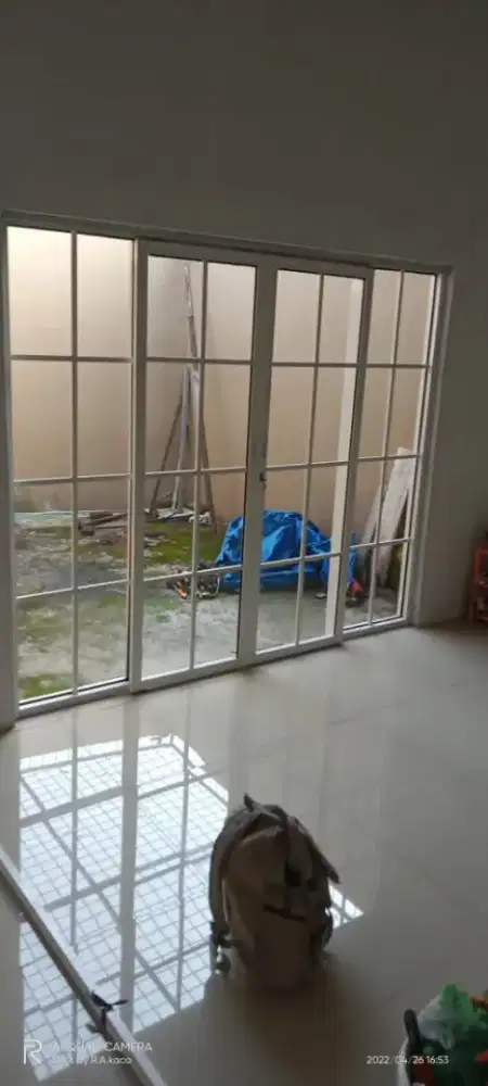 Pintu sekat partisi kaca