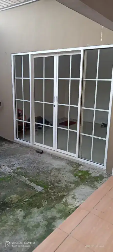 Pintu sekat partisi kaca
