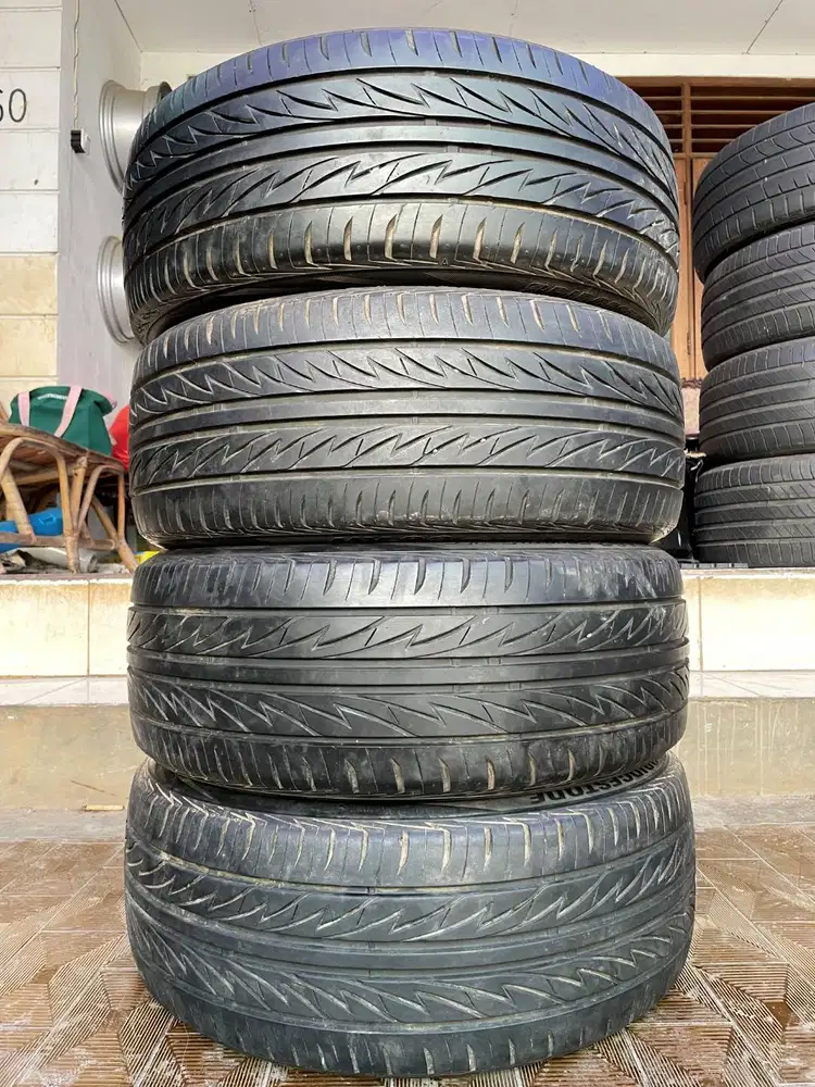 Ban Bridgestone MY-02 Sporty Style 215 45 r17 4Pcs
