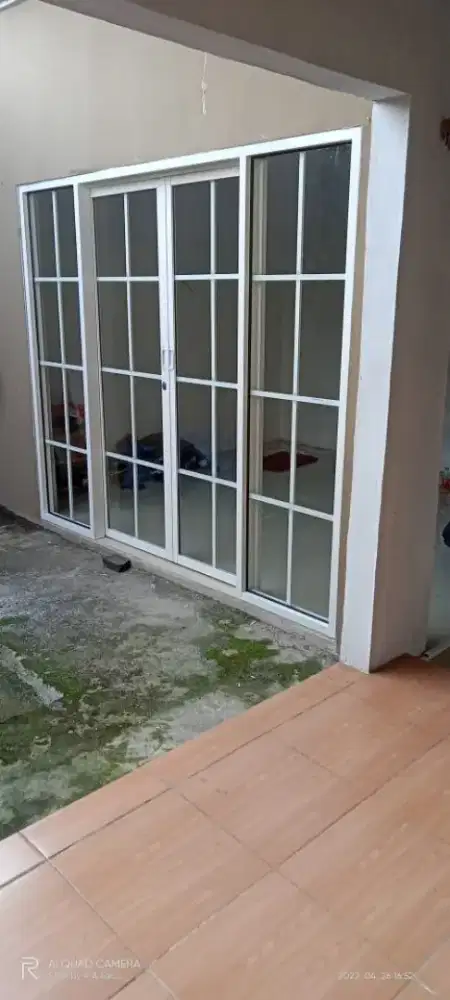 Pintu sekat partisi kaca