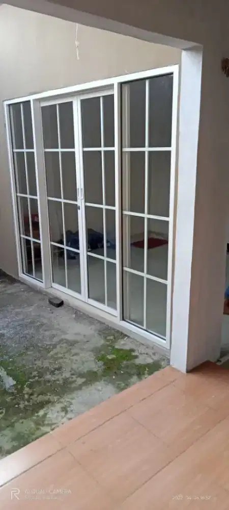 Pintu sekat partisi kaca