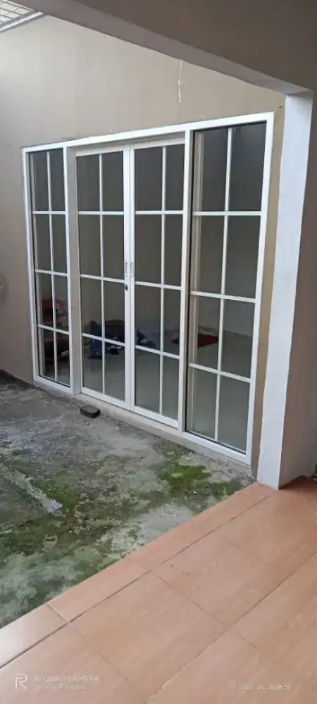Pintu sekat partisi kaca