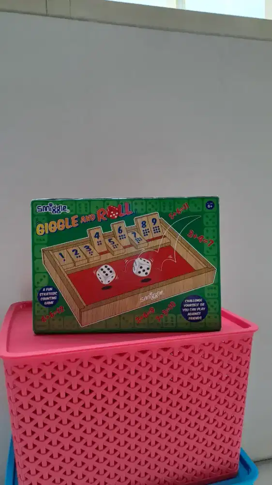 Mainan Smiggle Giggle and Roll