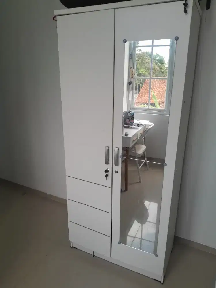 Dijual.murah lemari bekas harga bersahabat