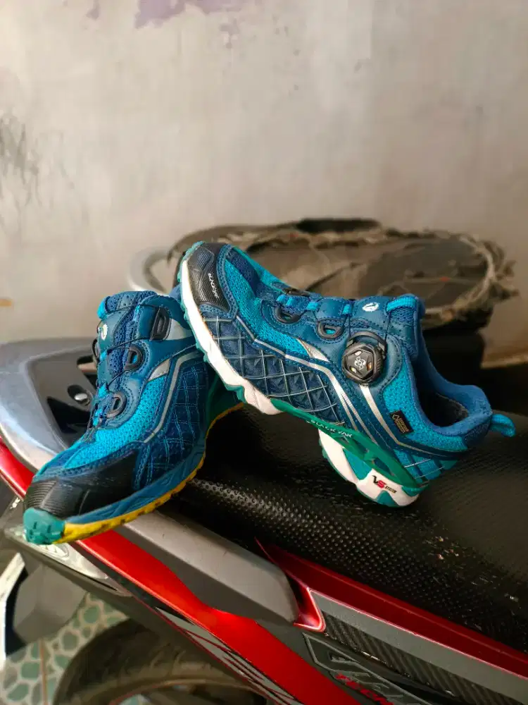 Sepatu blackyak brand outdoor Boa size 39.5