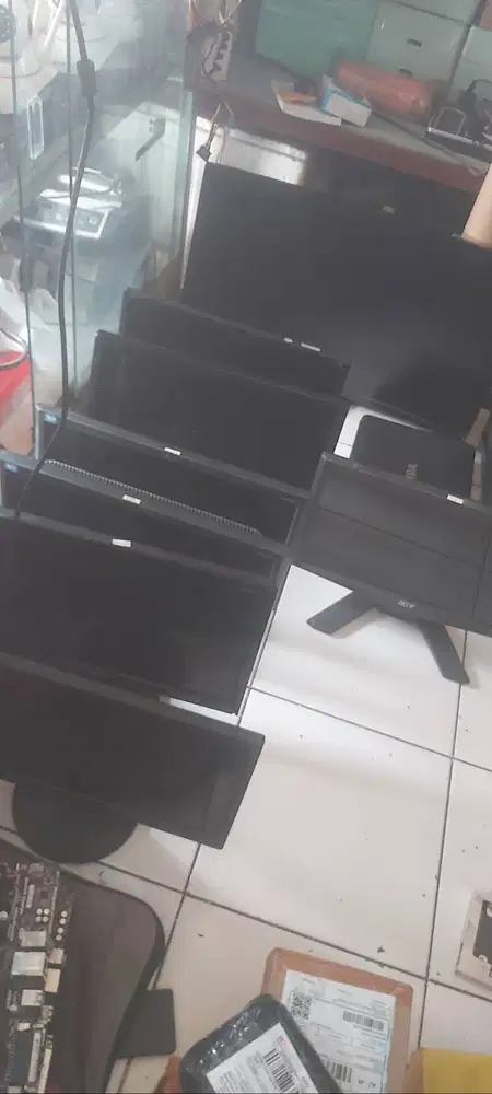 Monitor LED 16 Inci Normal Bergaransi harga maulai dairi 250 ribuan
