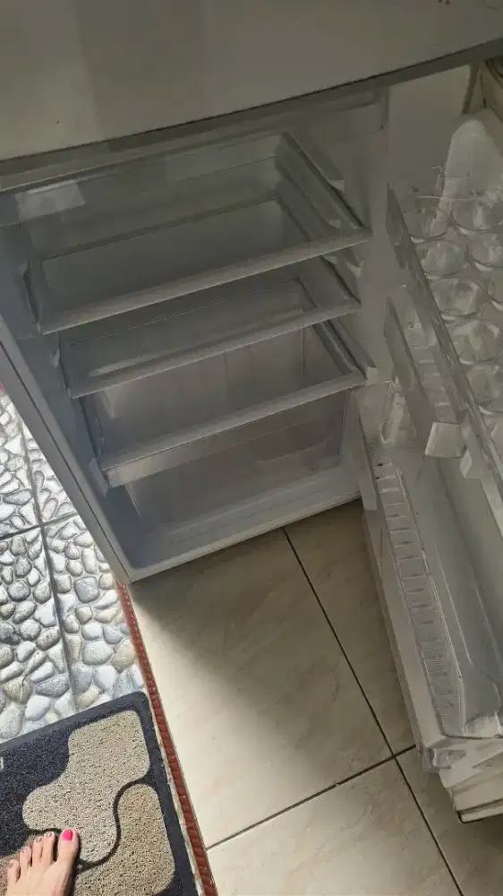 Kulkas merk sharp 2 pintu