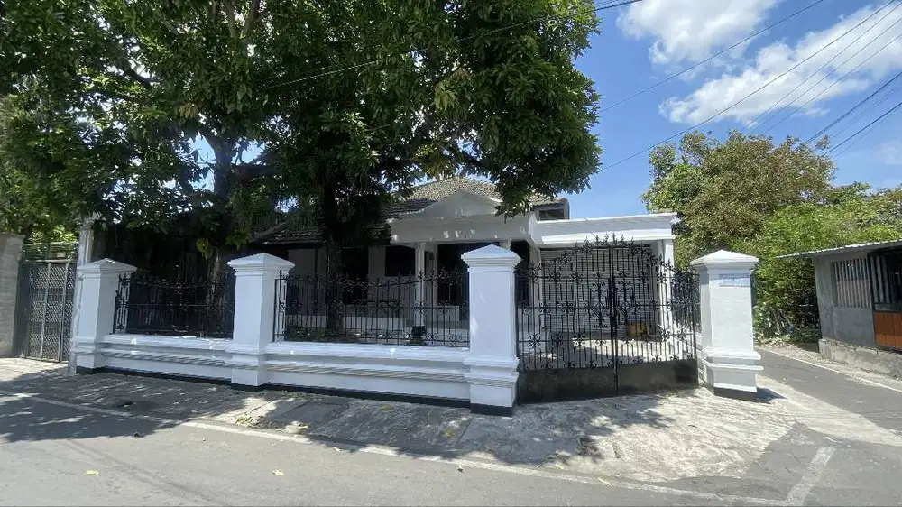 Dijual TANPA PERANTARA Rumah Hoek Area Belakang Mall Paragon Solo SHM