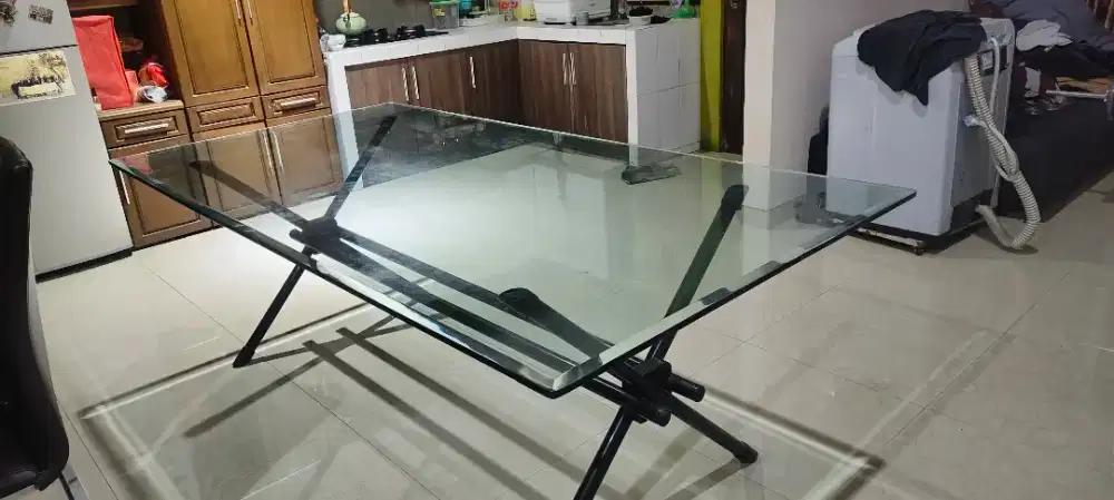 Meja kaca ruang makan / ruang rapat besar (