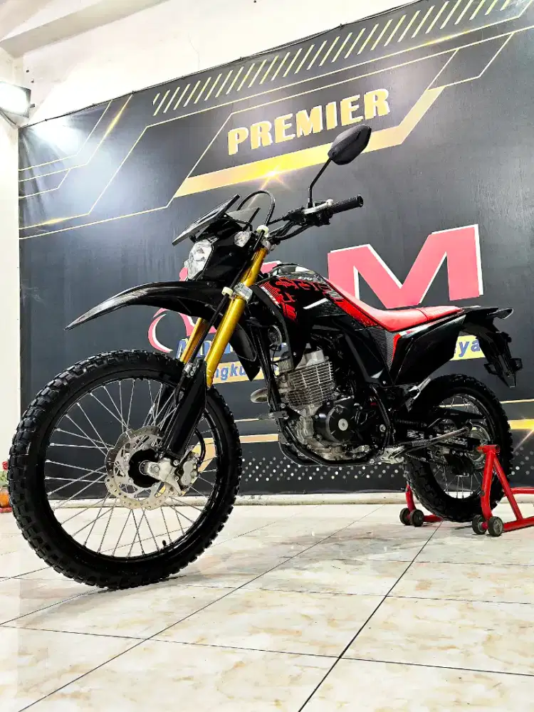 CRF L 150 EXTREM Black 2022 odo.9rb sip trabas.Anugerah Motor Rungkut