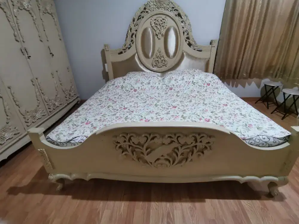SET KAMAR TIDUR JATI ASLI UKIR CLASSIC (RANJANG, LEMARI, MEJA RIAS)