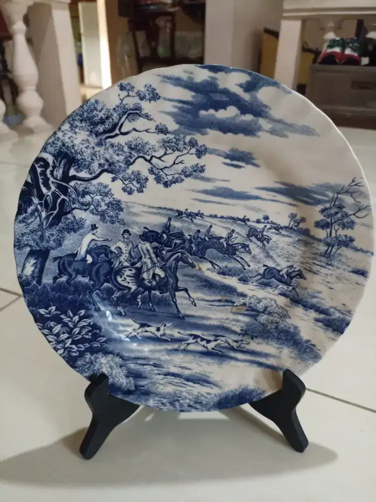 Piring pajangan plus standart diameter 27 cm