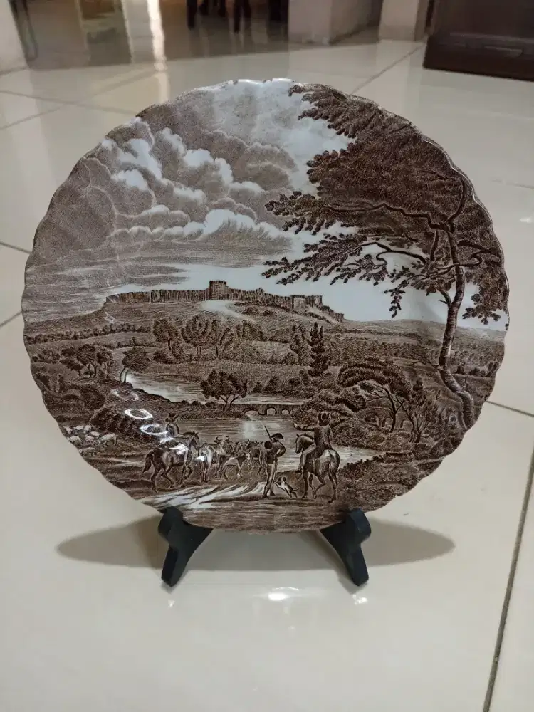 Piring pajangan plus standart diameter 26 cm