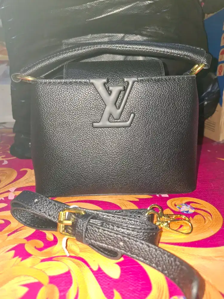 Tas sling LV hitam