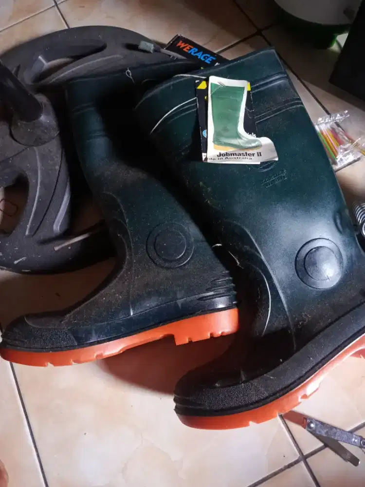 Sepatu boots original bata Australia