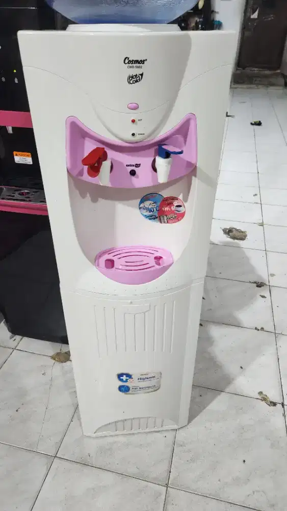 Dispencer cosmos tinggi galon atas bawah ada pintu