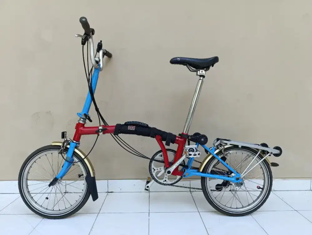 Sepeda lipat merek Brompton blue red M6R