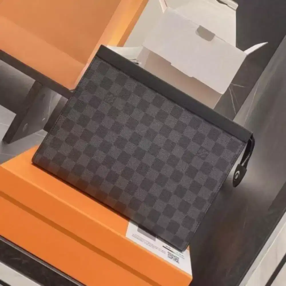 Clutch LV damier graphite leather model keren lengkap box lv real pic