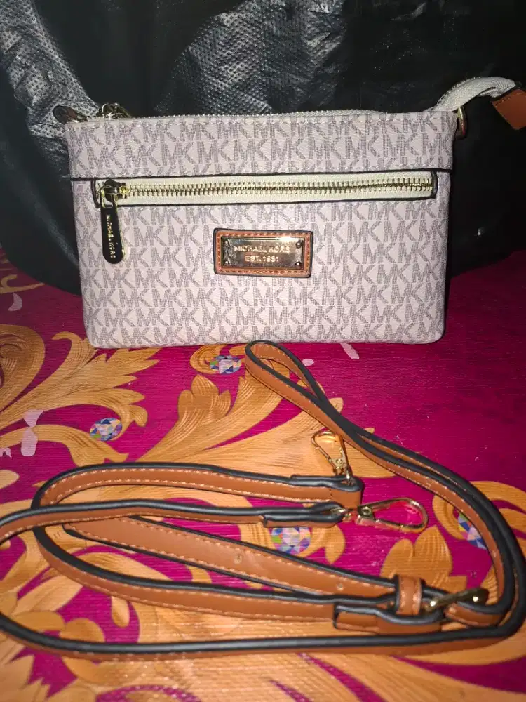 Tas sling michael kors