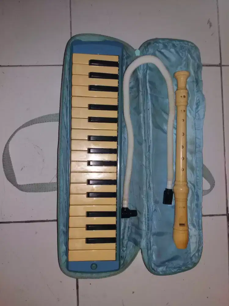 Pianika merk YAMAHA & SULING.