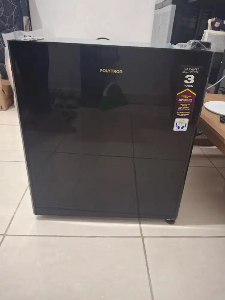 Kulkas Mini Polytron 50 L