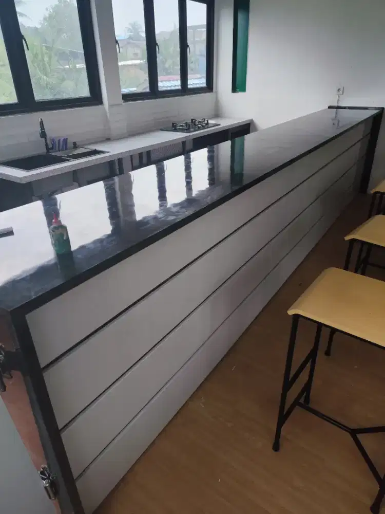 Meja bar cafe dan kursi meja cafe