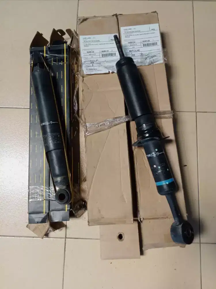 Dijual shockbreaker toyota fortuner type TRD sportivo original