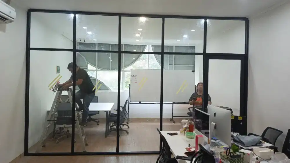 Partisi aluminium sekat ruangan