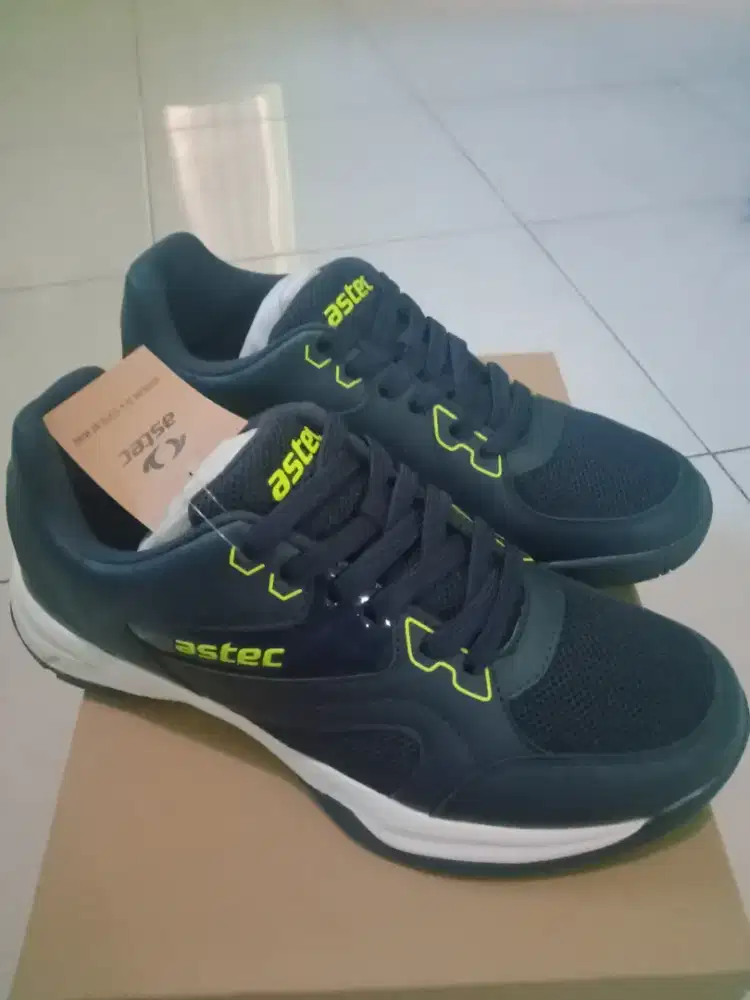 Sepatu Badminton Astec