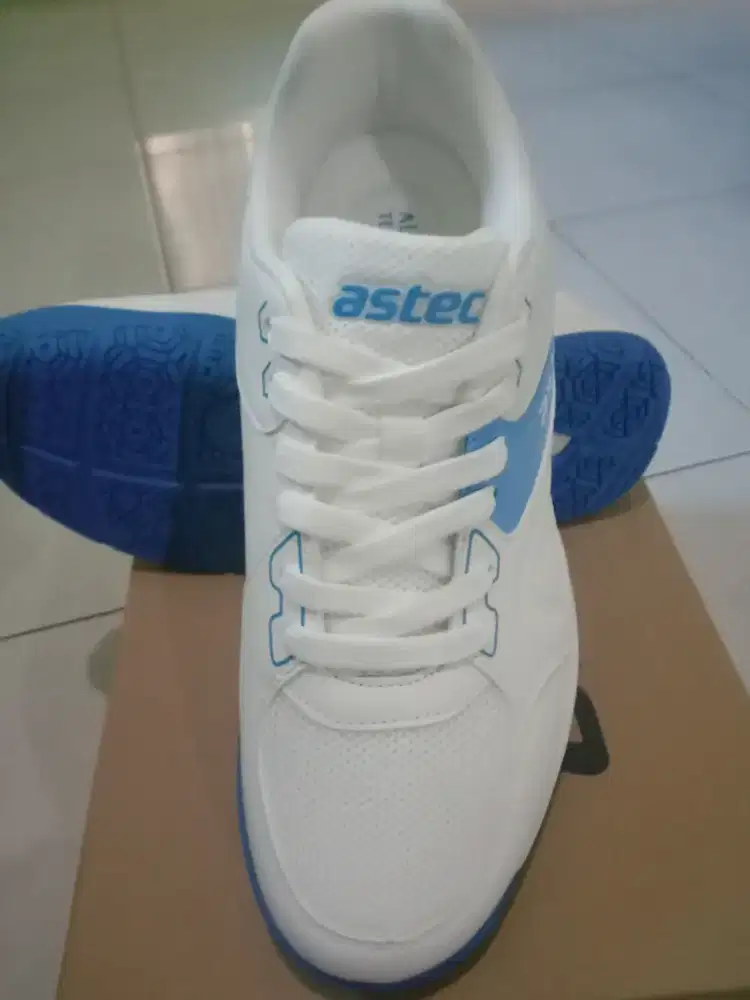 Sepatu Badminton Astec
