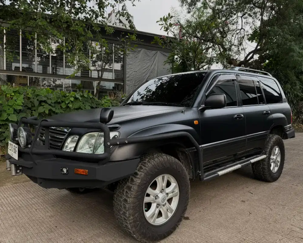 Toyota Land Cruiser Cygnus 2005 bensin hitam mulus no minus