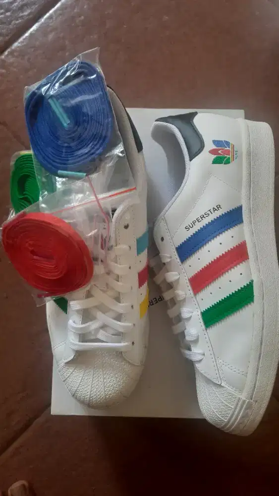 Sepatu adidas superstar