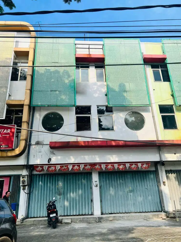 Dijual dan Disewa Ruko Komersial Jalan Utama Raya Ahmad Yani 3,5 LT
