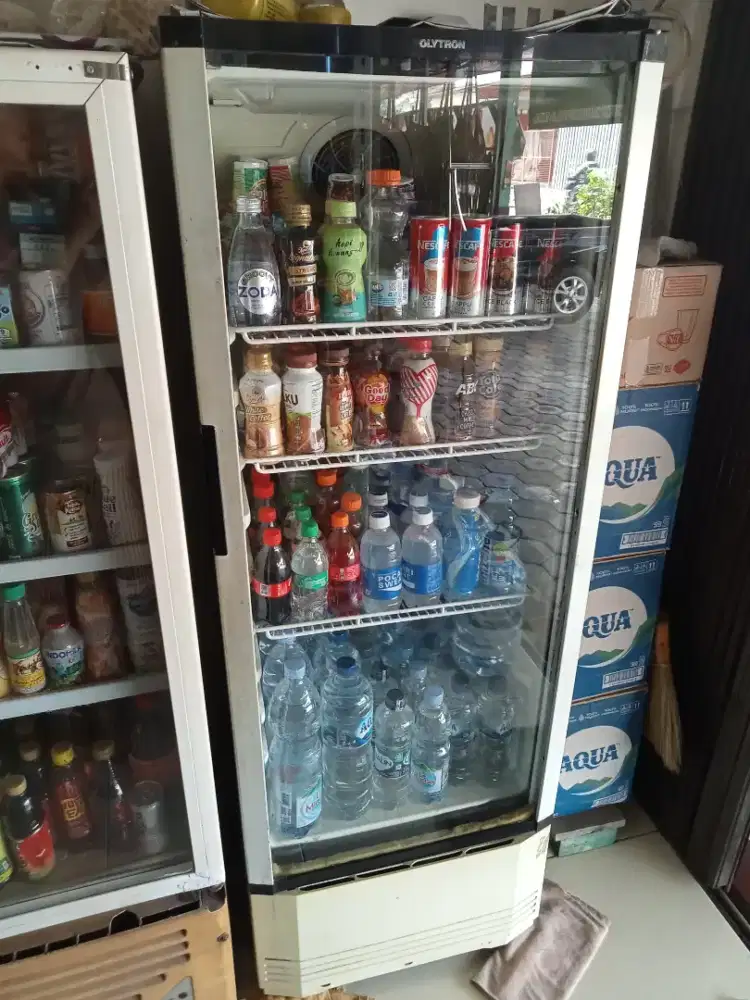 Showcase pendingin minuman Polytron