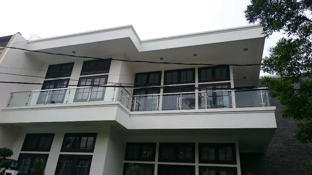 RAILLING KACA AREA BALKON