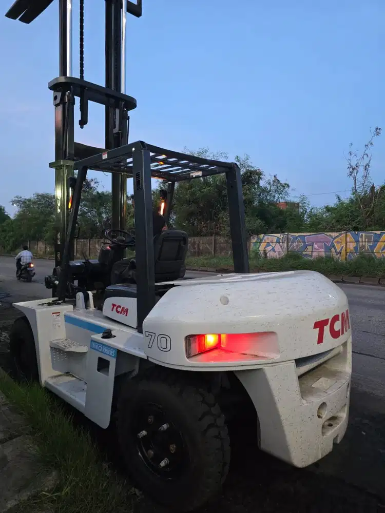 FORKLIFT TCM 7 TON KONDISI BARU