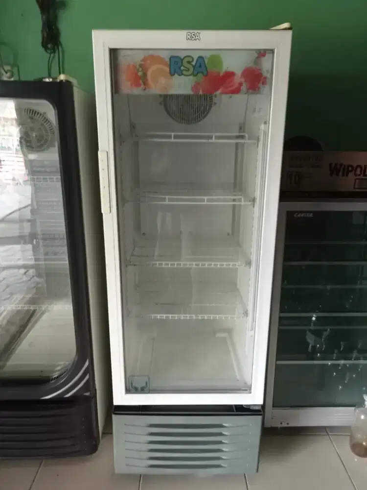 Showcase pendingin minuman