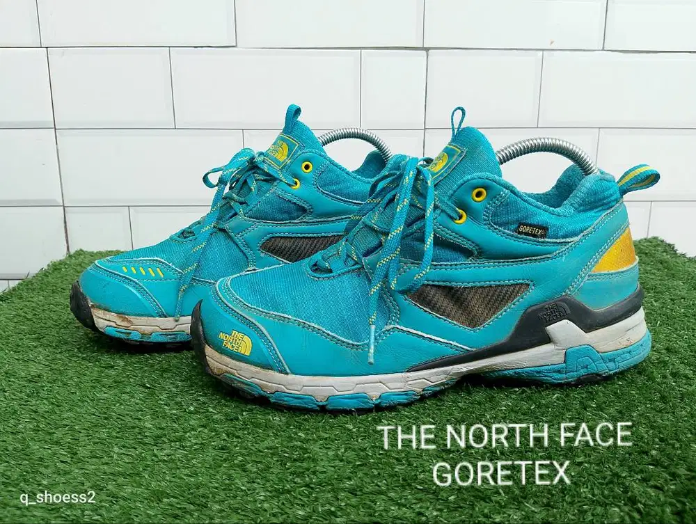 Sepatu the north face outdoor